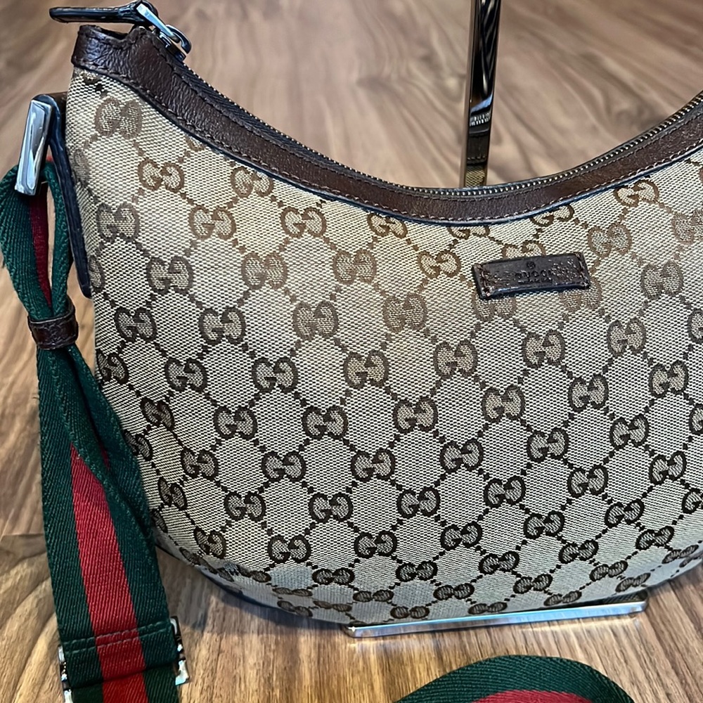 Gucci Beige GG Supreme Canvas Crossbody with Green-Red Web Strap - Picture 6 of 16